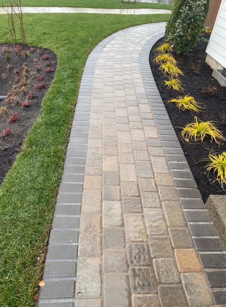 Mulch and flower beds installation